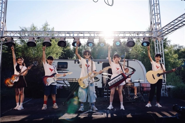 王亚伦《中国少年》MV温暖上线 音乐少年用歌声与行动诠释新时代风采