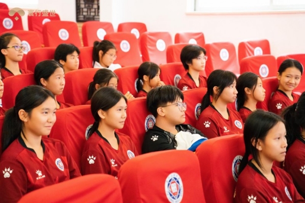 寰行盛世·公益行 | 以爱为翼,护航培正中学女足逐梦飞扬