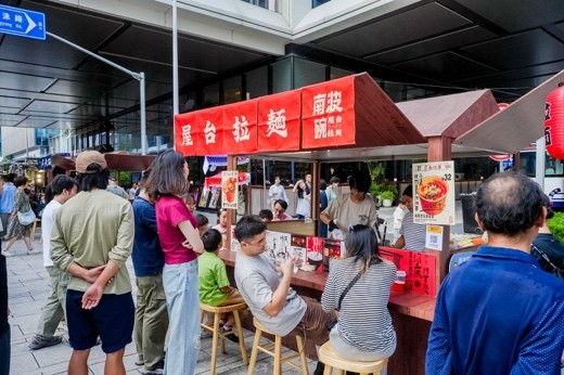 前滩国际美食节亮相公园巷，以“世界风味”点燃黄金周消费热潮 