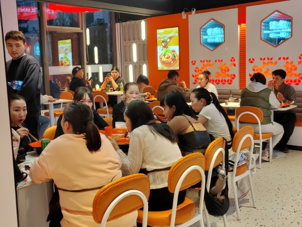 张亮麻辣烫蒙古乌兰巴托双店同开，全球扩张步伐持续加速 