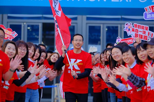 “肯”定美好 “津”彩开跑 天津肯德基助力2025年天津马拉松 