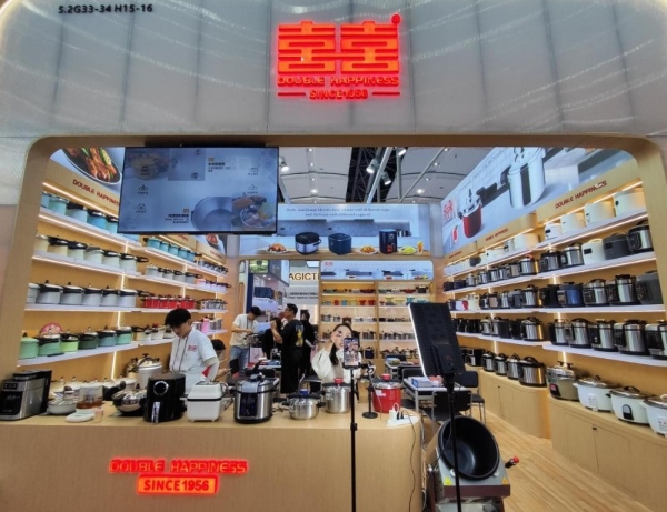 智能厨电引领风潮，双喜电器广交会一期展位人气爆棚 