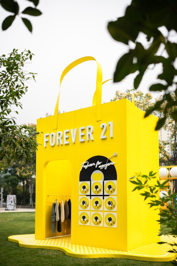 Forever 21 “随时秀场”主题快闪空间亮相上海时尚周末 