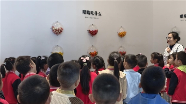 守护童真“视”界:渝北区新葵幼儿园走进星辉眼科开展爱眼公益社会实践