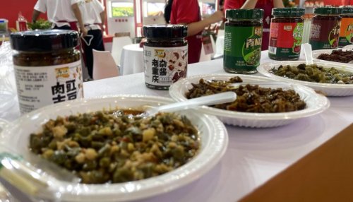 涪陵榨菜携豆瓣酱亮相第十届火锅博览会,深化餐饮渠道布局