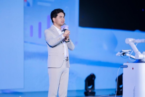 顶尖技术团队联合打造，俏妃云智护机器人重塑健康服务新范式 