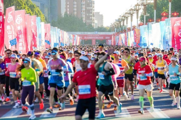 跑出热爱!361°携手唐马见证四冠诞生,专业科技赋能城市奔跑精神