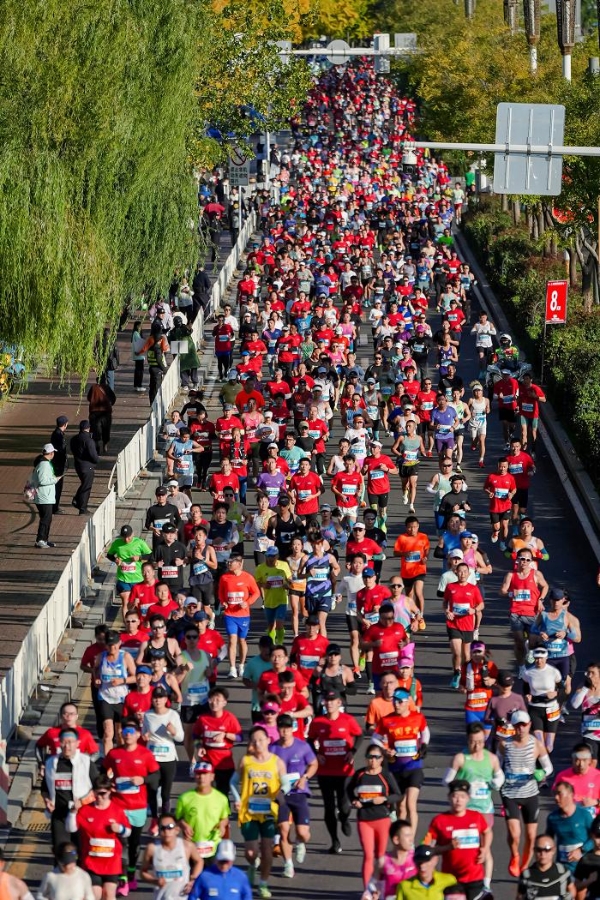 跑出热爱!361°携手唐马见证四冠诞生,专业科技赋能城市奔跑精神