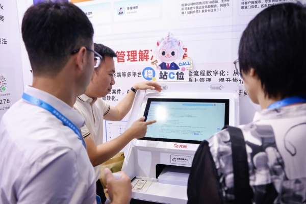 b5a21369a2<span style='background-color: orange'>20</span>8bd1e<span style='background-color: #b5d324'>678</span>cd5d108f6e0b 法大夫AI法律智能体首次亮相法博会引关注!“法小助”斩获卓越技术奖!