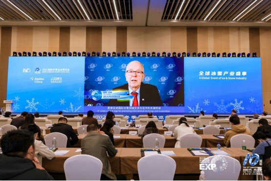 向世界 再出发 2025国际冬季运动博览会开幕 