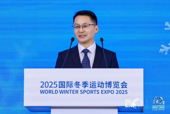 向世界 再出发 2025国际冬季运动博览会开幕 