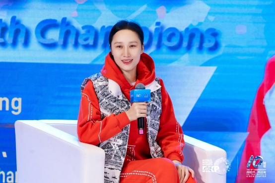 向世界 再出发 2025国际冬季运动博览会开幕 