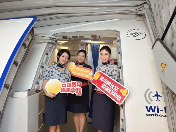 东航空地联动共庆中秋佳节 
