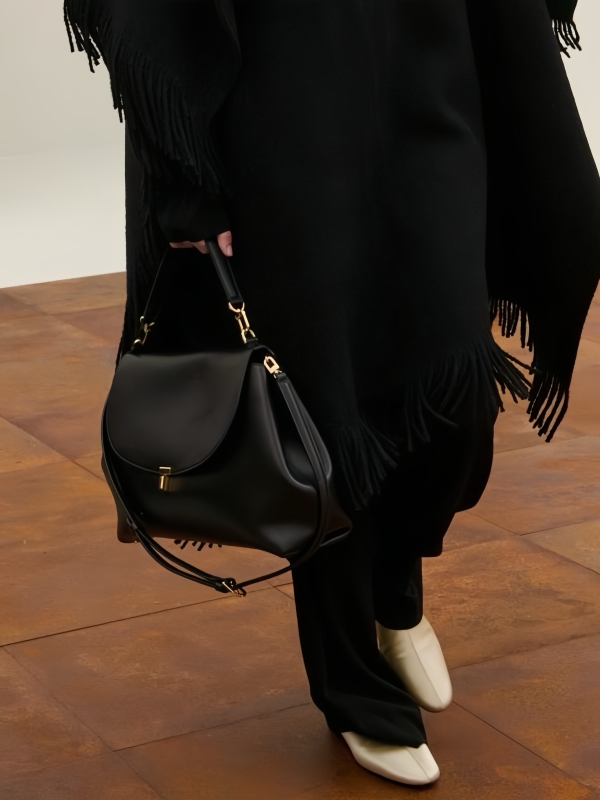 2.jpg TOTEME 2025秋冬系列推出全新多款T-Lock手袋