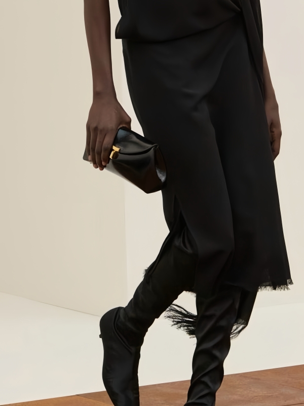 3.jpg TOTEME 2025秋冬系列推出全新多款T-Lock手袋