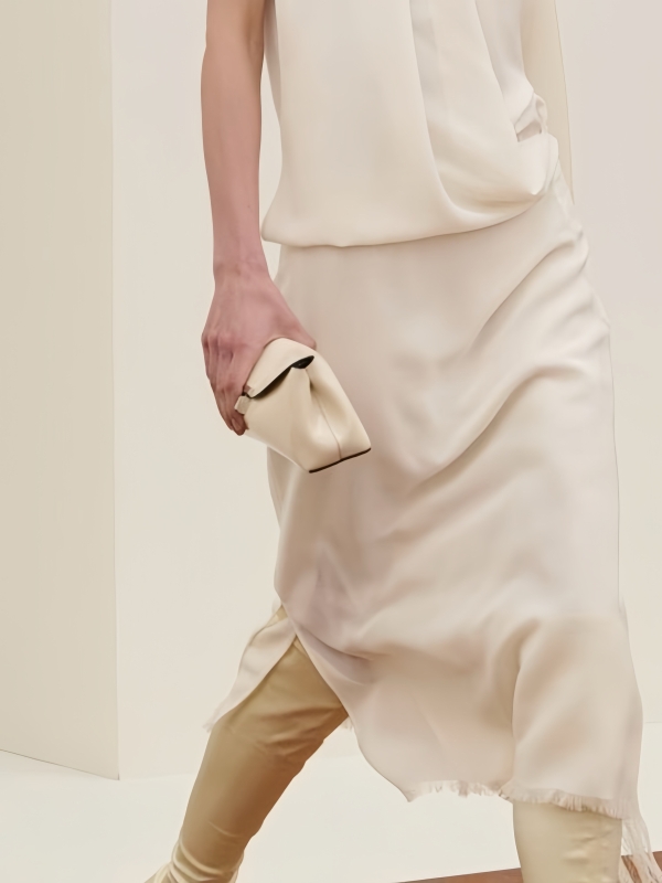 1.jpg TOTEME 2025秋冬系列推出全新多款T-Lock手袋