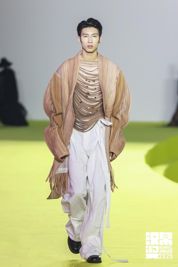 11.jpg 钱塘夜秀,数字赋能:第33届汉帛奖重塑时尚产业新范式