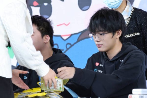 声动峡谷,补给就位!龙角散携手广州TTG战队,共筑王者荣耀周年庆嘉年华清润新体验