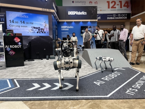 GITEX 2025现场直击：云深处山猫M20智能安防巡检与应急消防解决方案引瞩目