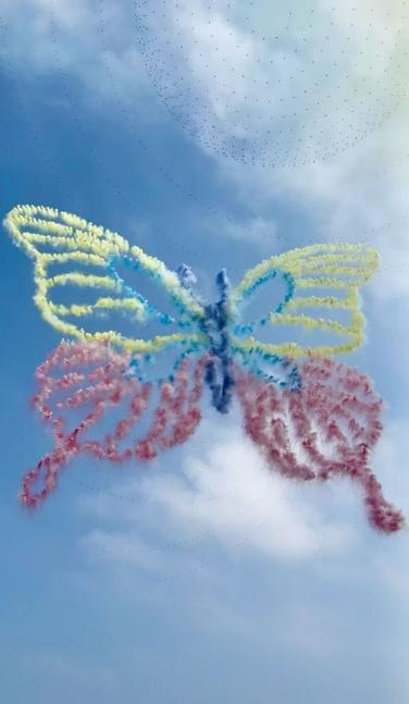 2a8df982a1e39647f0f92e4064c8c2fb “单台电脑控制最多无人机”与“无人机发射最多烟花”:高巨创新吉尼斯双纪录定义低空表演新范式