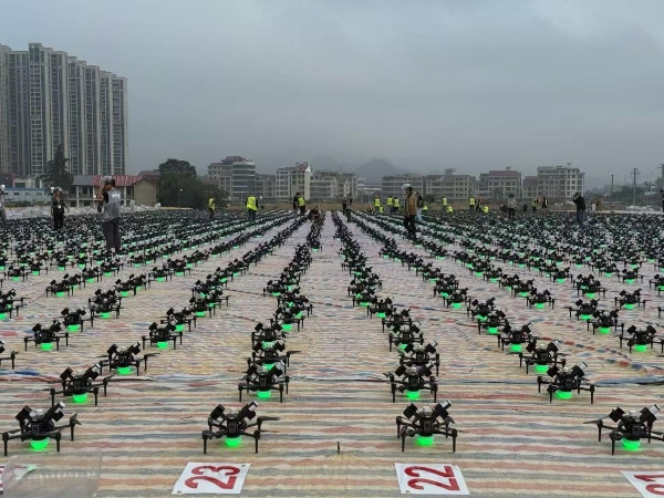 a2449708e6da6171358dae67ee879e77 “单台电脑控制最多无人机”与“无人机发射最多烟花”:高巨创新吉尼斯双纪录定义低空表演新范式