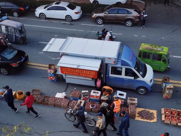 一辆祥菱Q,撑起他的星辰与早市