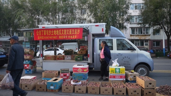 一辆祥菱Q,撑起他的星辰与早市