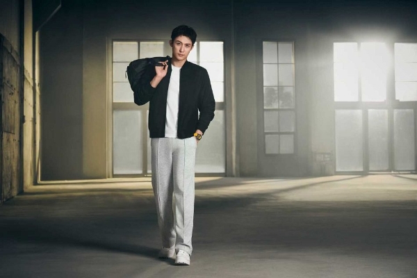 以全能状态 驭自由人生 百年灵品牌代言人黄景瑜演绎全新品牌大片 