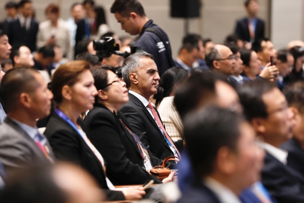 2025北外滩国际航运论坛和国际航空论坛今日举行中国东航、上海机场发布多项重磅成果 