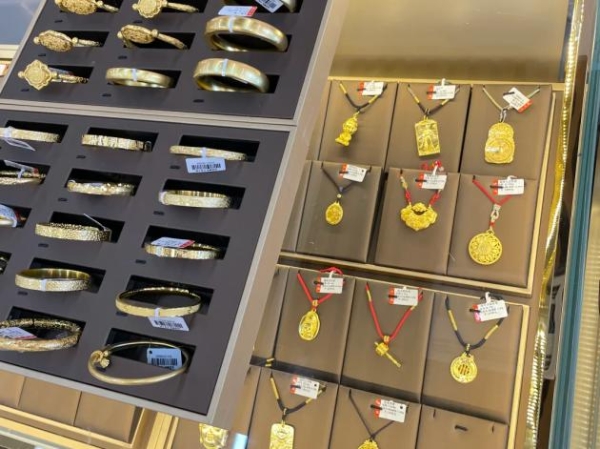 北京黄金批发市场探店：千九福金包银，解锁高性价比购金新方式 