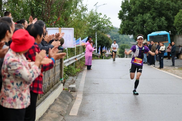 山水间“亲汨”竞逐，文脉中“甜汨”传承 2025中国山马越野系列赛（湖南汨罗站）圆满收官 