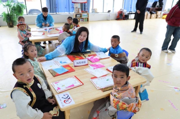 双奖加冕!Jollybaby 斩获 2025 星球奖「年度行业品牌 + 内容创新品牌」