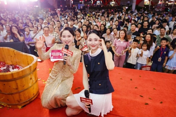 双节欢庆不停歇！万家丽“新年献礼 元旦钜惠”盛大启动！艾晓琪深度打卡世界地标 