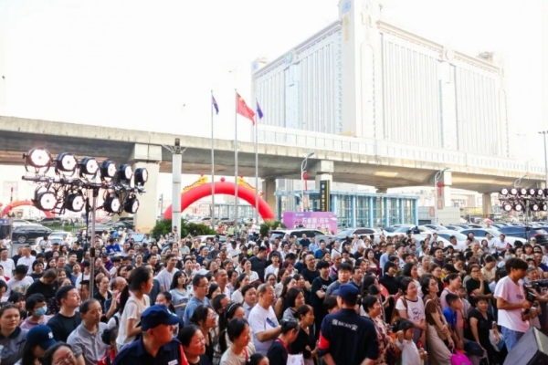 双节欢庆不停歇！万家丽“新年献礼 元旦钜惠”盛大启动！艾晓琪深度打卡世界地标 