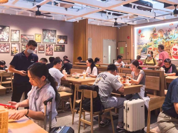 遇见小面深圳第100店落子深圳北站 开创大湾区“双城百店”新格局 