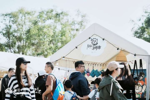 月圆亮马 艺聚朝阳：消费季进行时！北湖艺术季先“浪”起来，以艺术盛宴共迎灯光主题全面绽放 