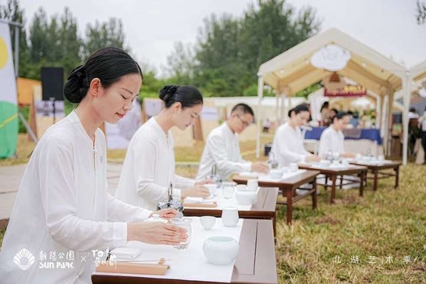月圆亮马 艺聚朝阳：消费季进行时！北湖艺术季先“浪”起来，以艺术盛宴共迎灯光主题全面绽放 