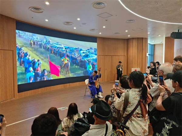 “天涯共此时”中秋民族刺绣艺术特展 在大阪世博会中国馆成功举行 