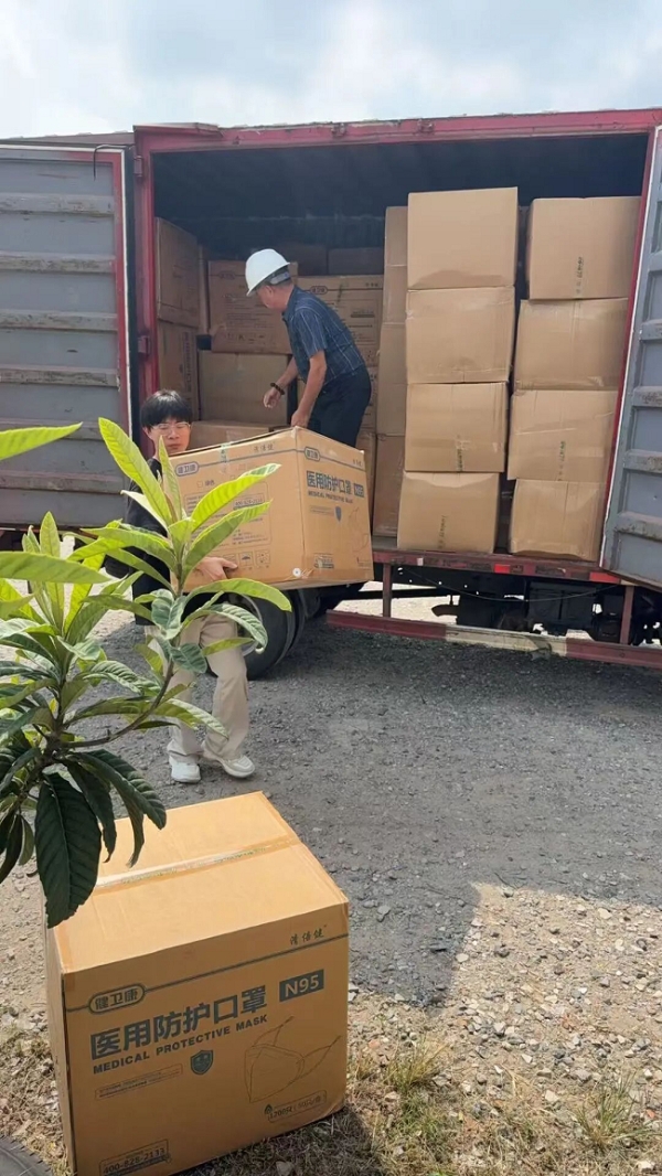 全亿健康爱心捐赠防护物资，守护姑苏环卫工作者健康 