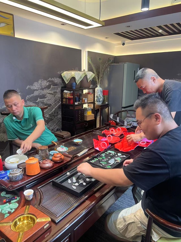 祥祯福—收藏级翡翠品牌推出“私人定制服务”，让翡翠成为一生信物 