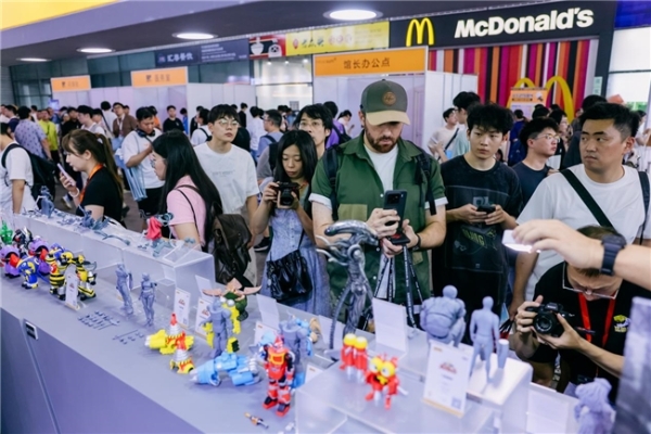 52TOYS亮相WF2025上海 多款重磅硬核玩具新品掀抢购热潮 