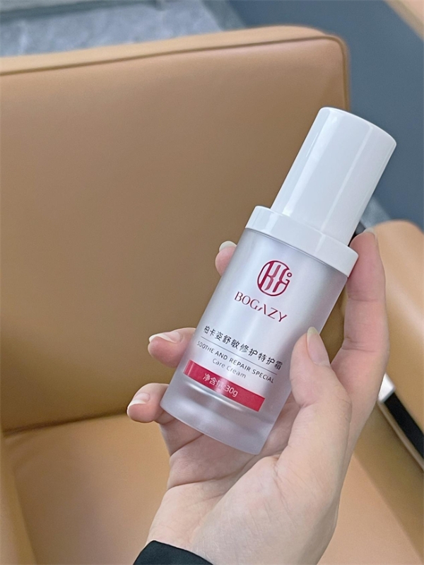 柏卡姿舒敏修护特护霜，于凉凉寒冬中，开启与肌肤的温柔对话 