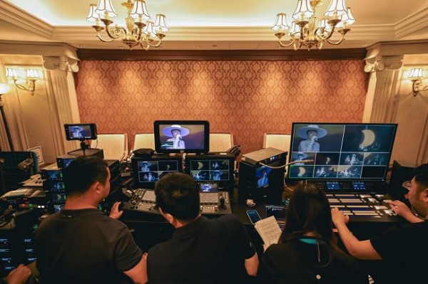 把舞台拍成电影——佳能“佳直播PRO”助力谭维维《声声世世》音乐会幕后