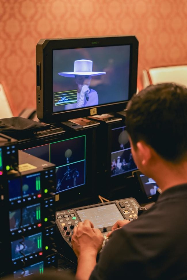 把舞台拍成电影——佳能“佳直播PRO”助力谭维维《声声世世》音乐会幕后