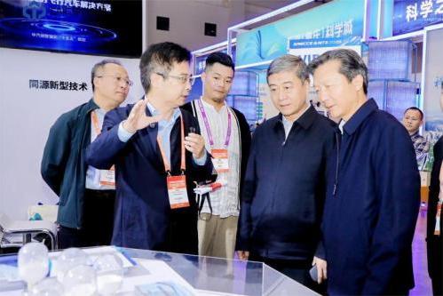 中汽创智重磅亮相SAECCE 2025，行业首发“人-车-路-云-星”全维信息技术平台联合创新体 