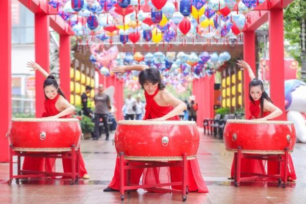 都江堰幸福广场双节活动点亮文商旅融合发展新篇章，助推传统商业转型升级！ 