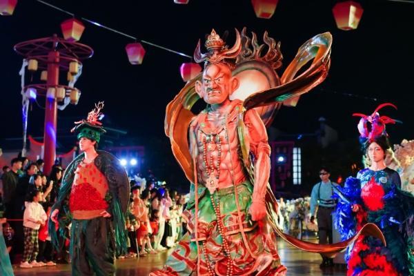 奇幻山海 精怪狂欢 到方特玩转“惊奇”冒险 