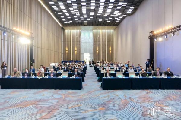 2025世界世界科学家论坛青年科学家大会在沪举办，深度对话顶尖大师