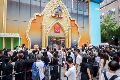 持续发力“首发经济”，名创优品MINISO LAND双首店亮相重庆 