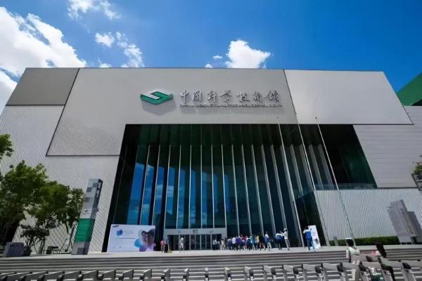 沉浸式AR科技盛宴：打造“可触摸”的科普实验室，重构科普新形态